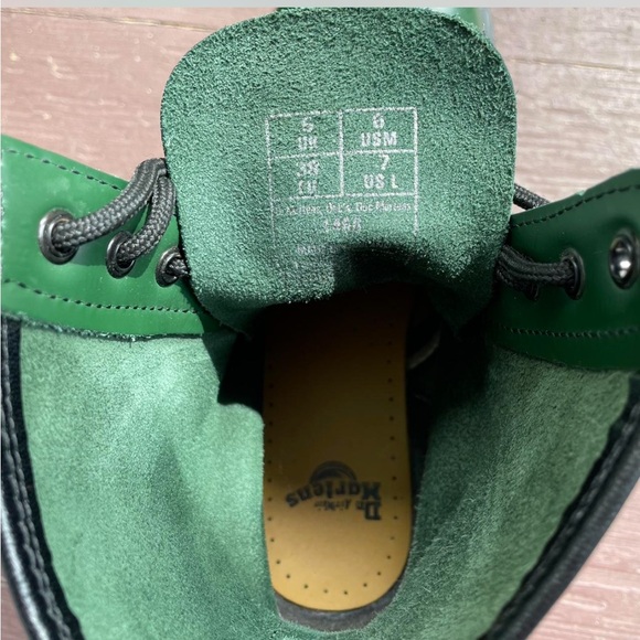 Like new olive/army green 1460 smooth leather lace up Doc Martens boots. - Picture 8 of 8